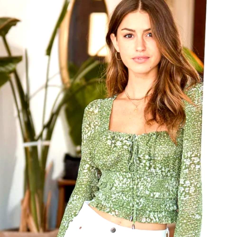 Lulu's Green Floral peasant top